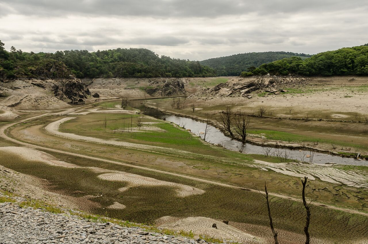 Photographies de la mise à sec du lac de Guerlédan