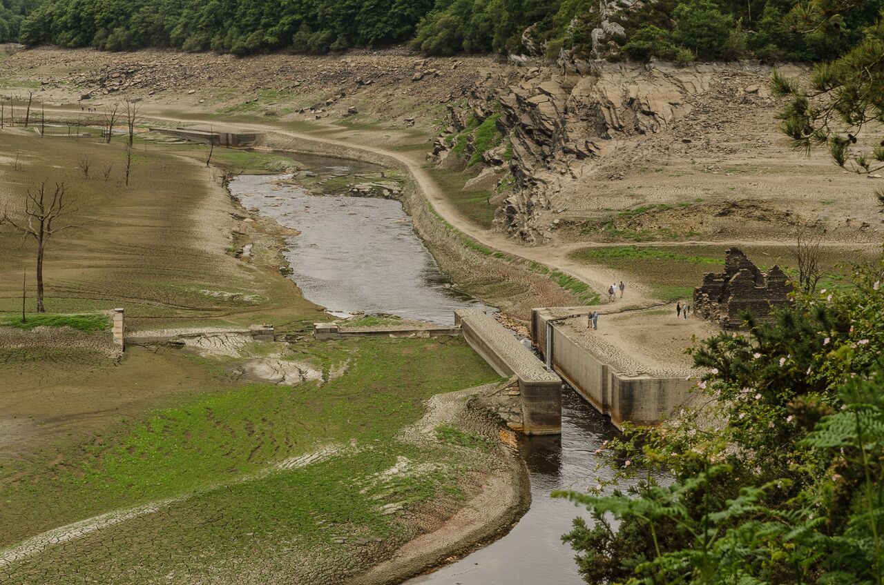 Photographies de la mise à sec du lac de Guerlédan